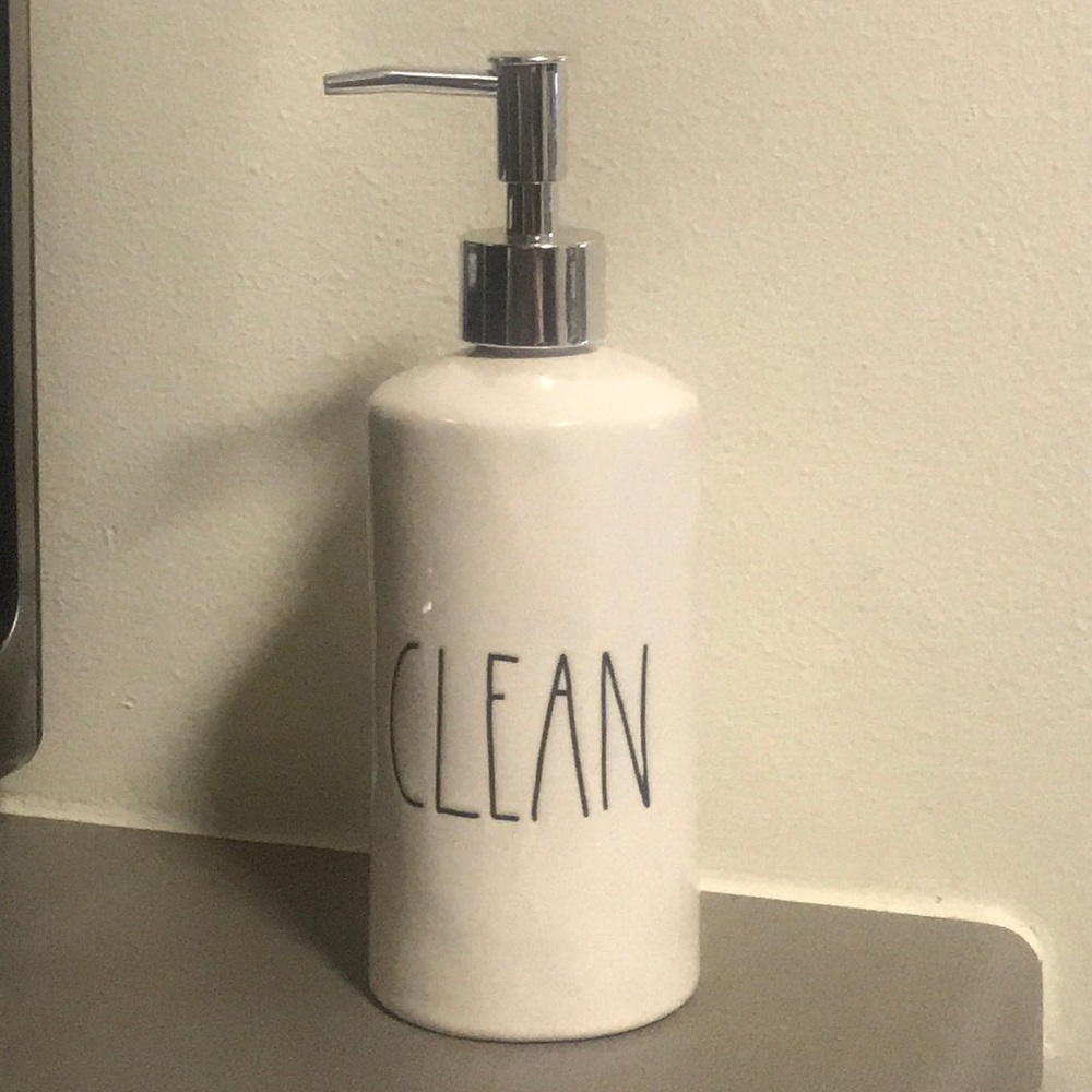 Rae Dunn soap pump
